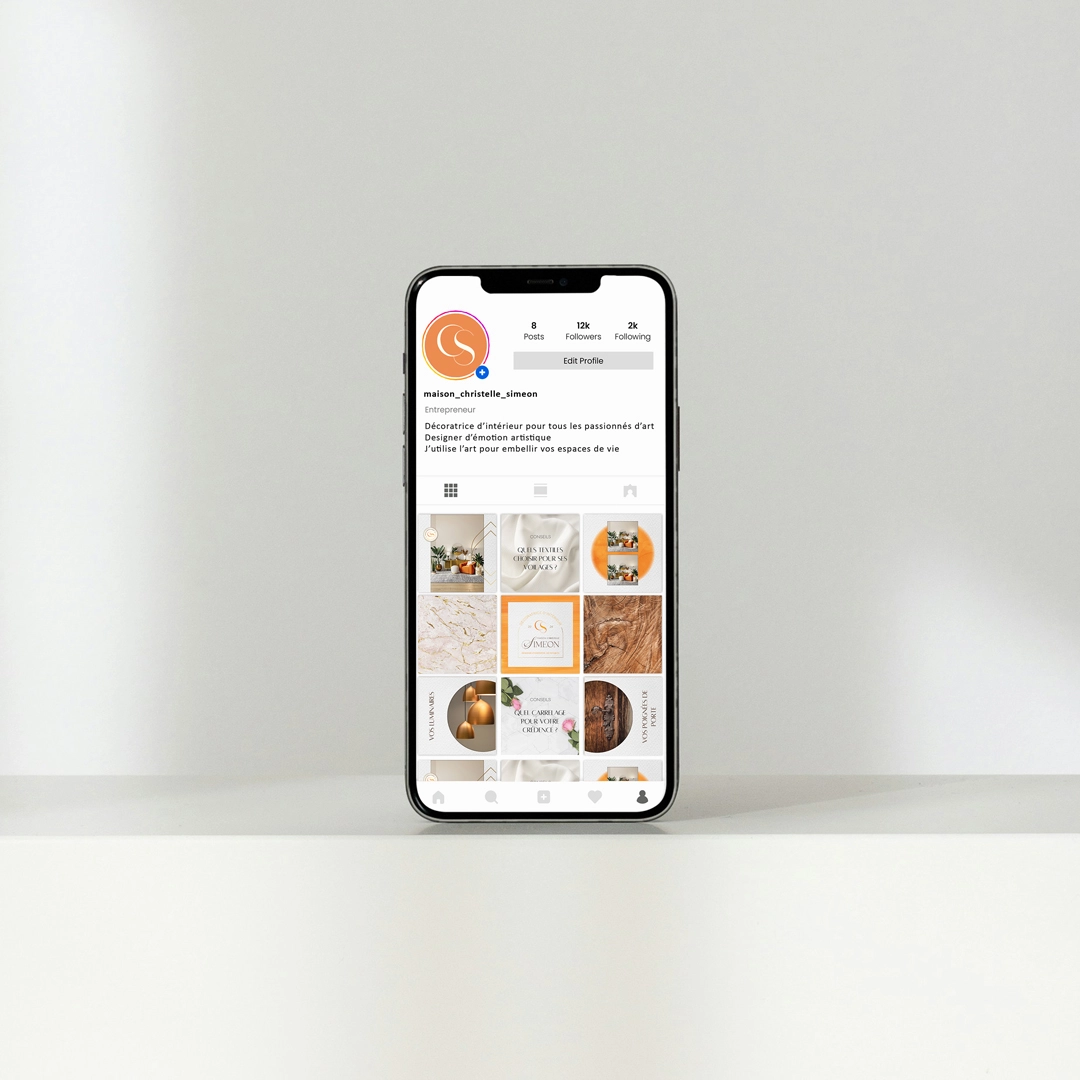 graphiste, web designer, photographe : mockup téléphone feed instagram décoratrice d'intérieur